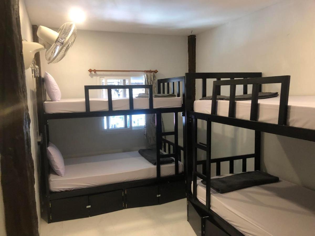Social Quarters Blanco - Youth Hostel 18 To 35 Only 莱利海滩 外观 照片