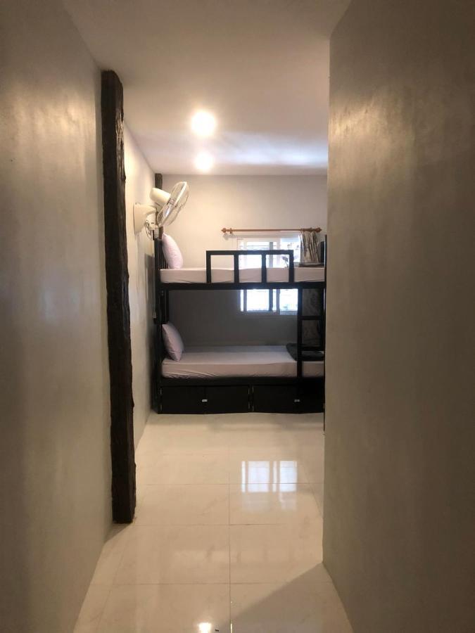 Social Quarters Blanco - Youth Hostel 18 To 35 Only 莱利海滩 外观 照片