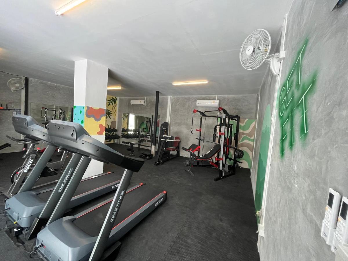Social Quarters Blanco - Youth Hostel 18 To 35 Only 莱利海滩 外观 照片