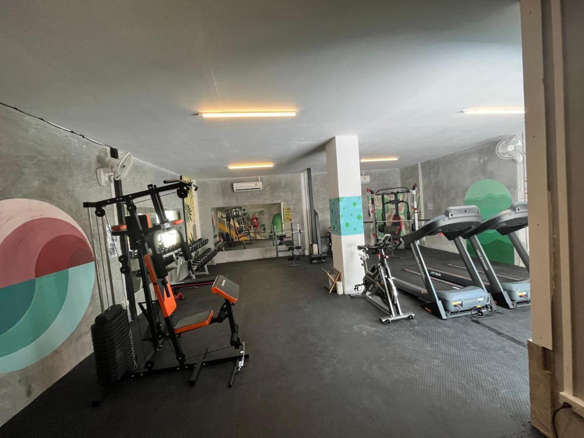 Social Quarters Blanco - Youth Hostel 18 To 35 Only 莱利海滩 外观 照片