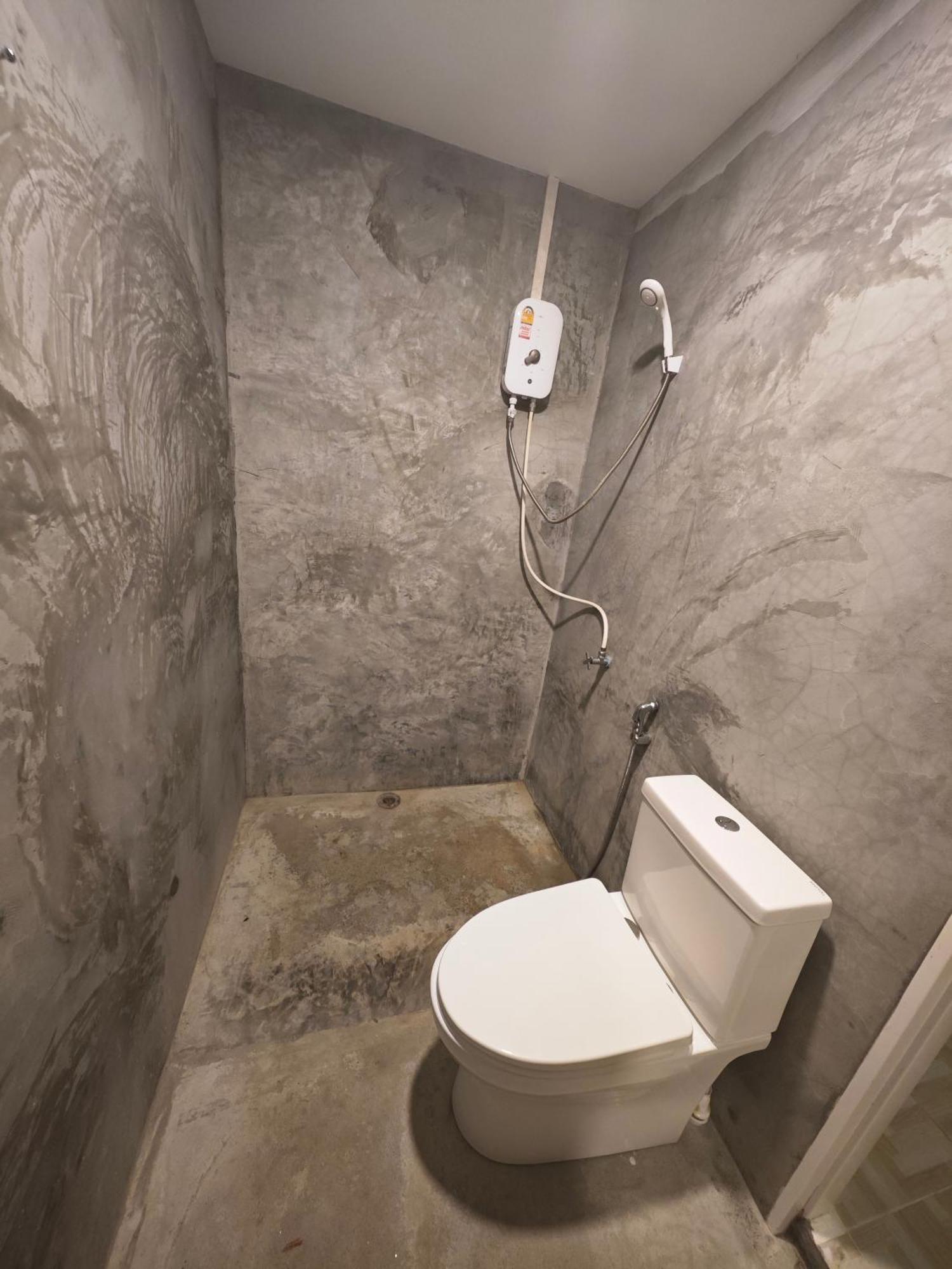 Social Quarters Blanco - Youth Hostel 18 To 35 Only 莱利海滩 外观 照片