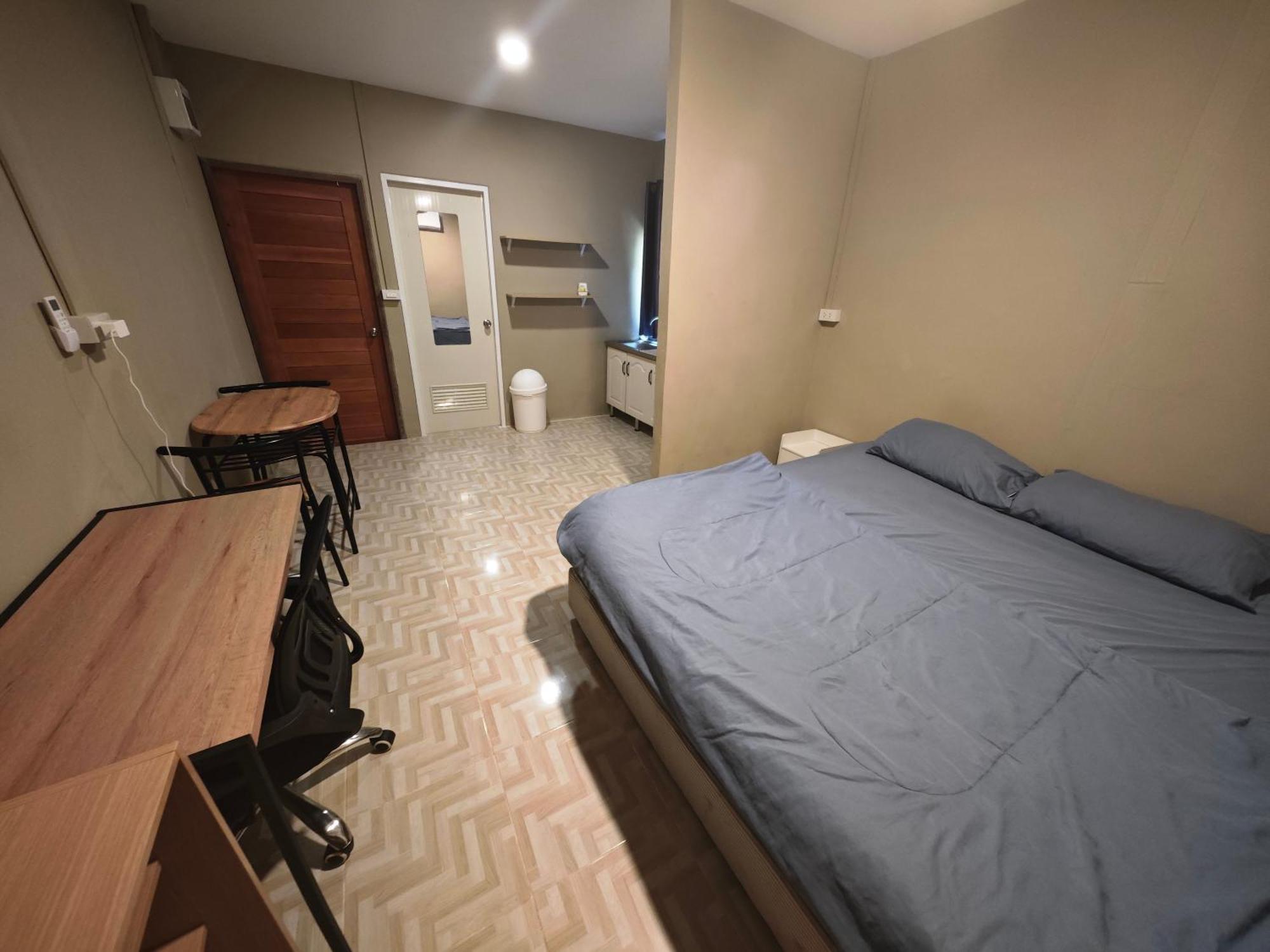Social Quarters Blanco - Youth Hostel 18 To 35 Only 莱利海滩 外观 照片