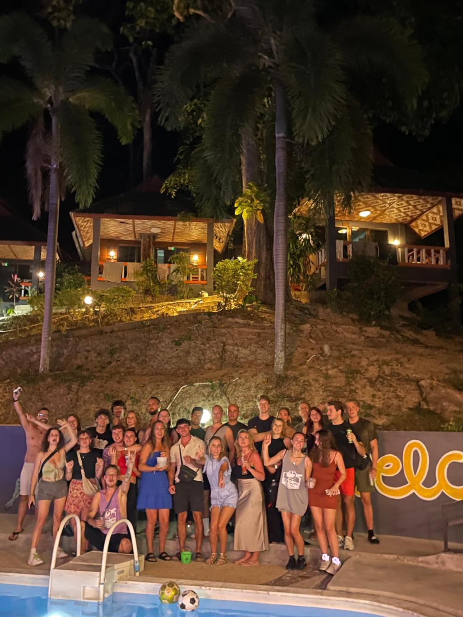 Social Quarters Blanco - Youth Hostel 18 To 35 Only 莱利海滩 外观 照片
