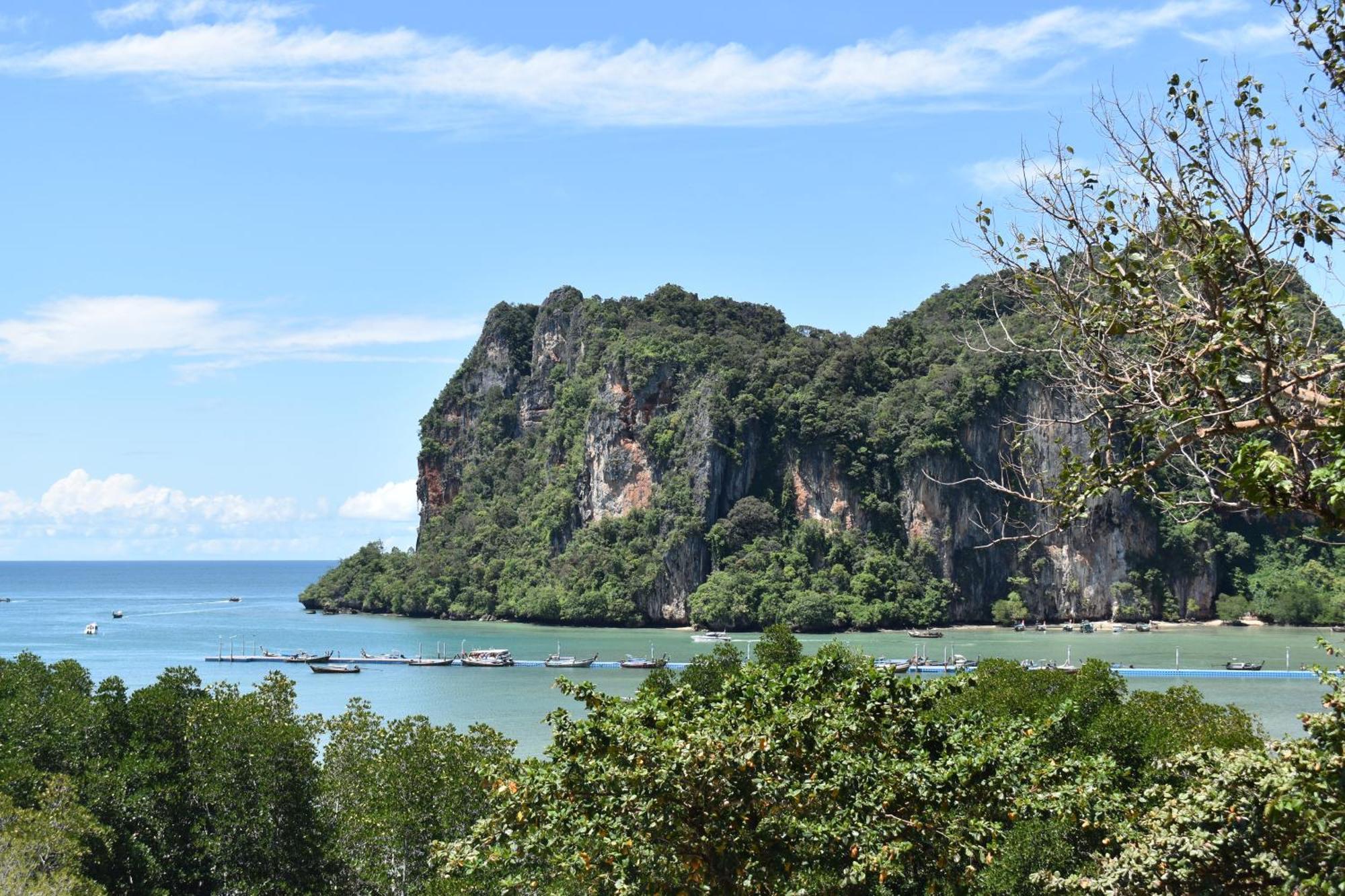 Social Quarters Blanco - Youth Hostel 18 To 35 Only 莱利海滩 外观 照片