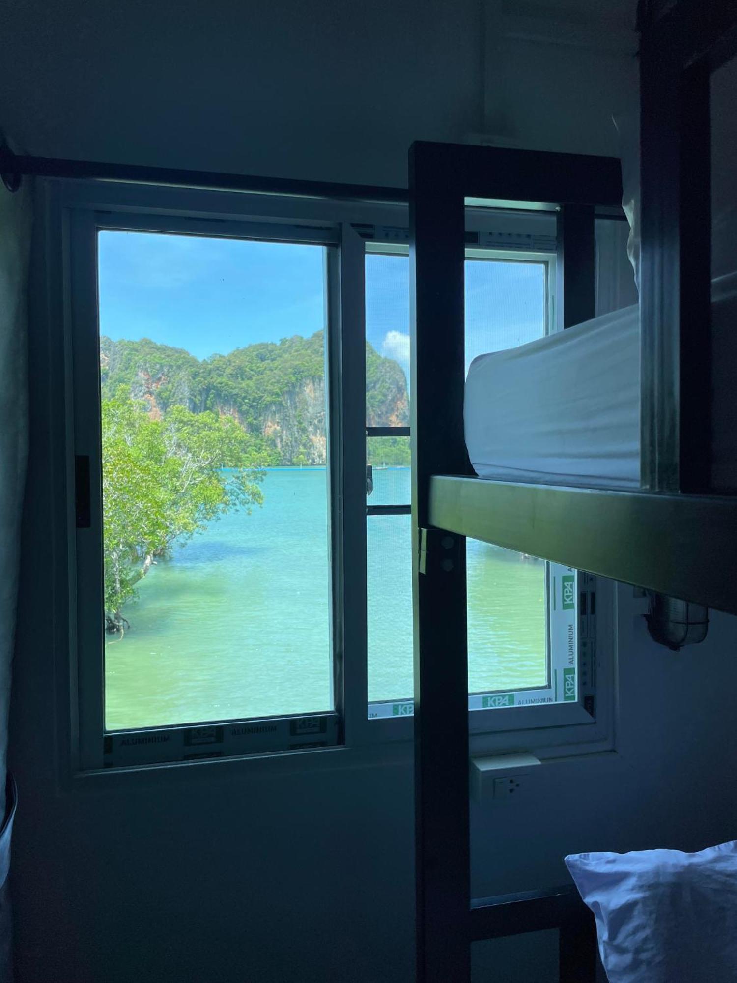 Social Quarters Blanco - Youth Hostel 18 To 35 Only 莱利海滩 外观 照片